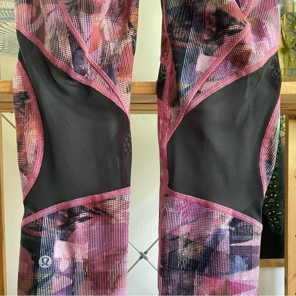 Lululemon On Pace Crop Sun Dazed Multi Pink Leggings Size 4